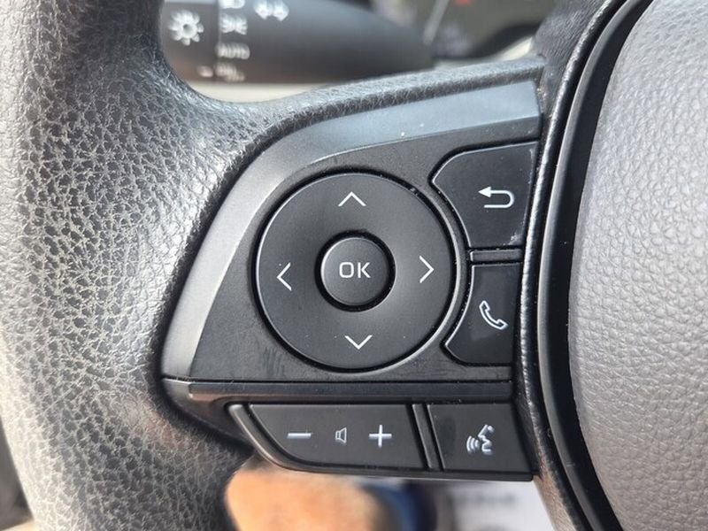 Used 2021 Toyota Corolla LE FWD image 25