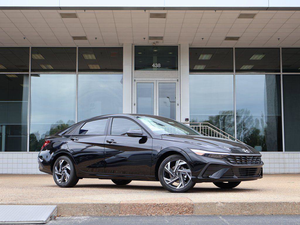 New 2025 Hyundai Elantra Sport video 2