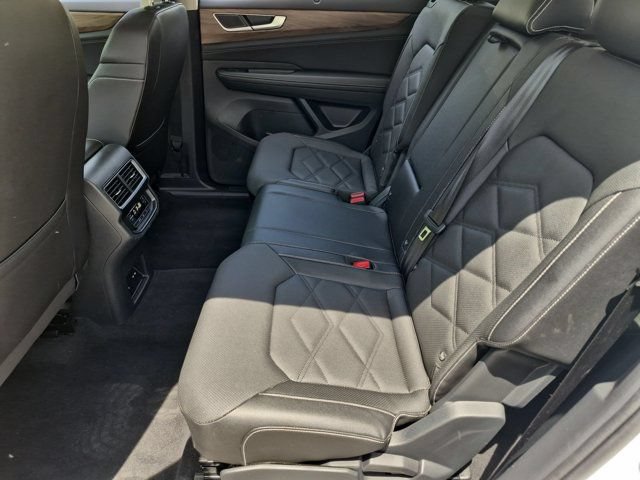 Used 2025 Volkswagen Atlas SE FWD image 27
