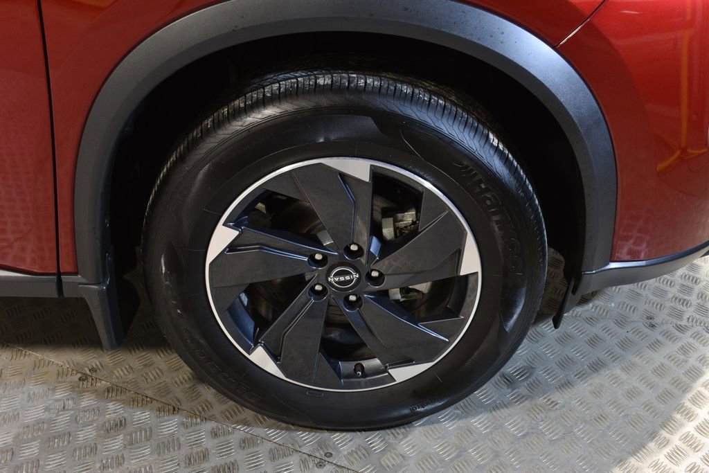 Used 2025 Nissan Rogue SV image 38