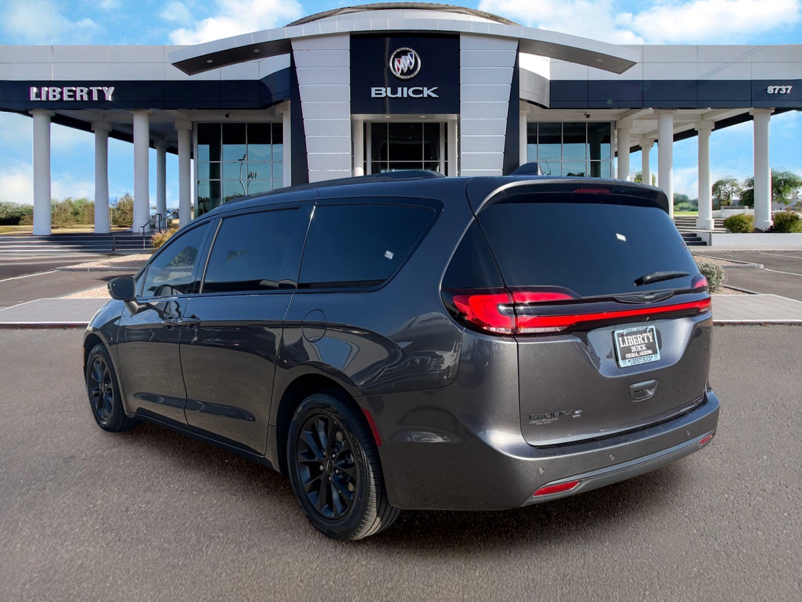 Used 2021 Chrysler Pacifica Touring w/ S Appearance Package FWD image 8