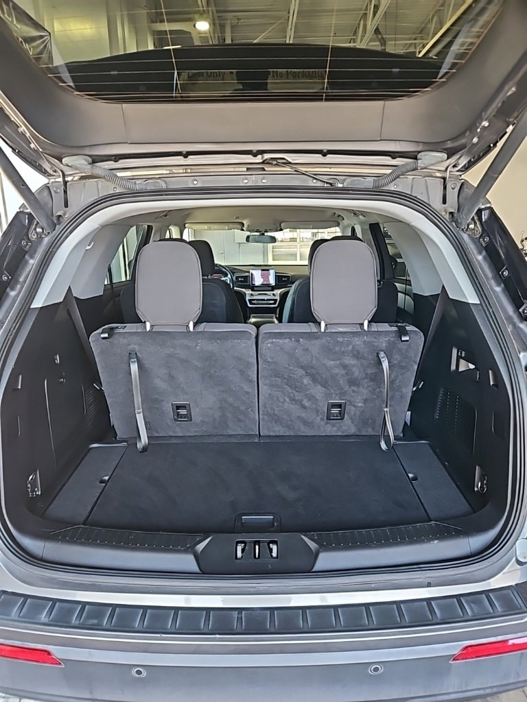Used 2022 Ford Explorer XLT image 19