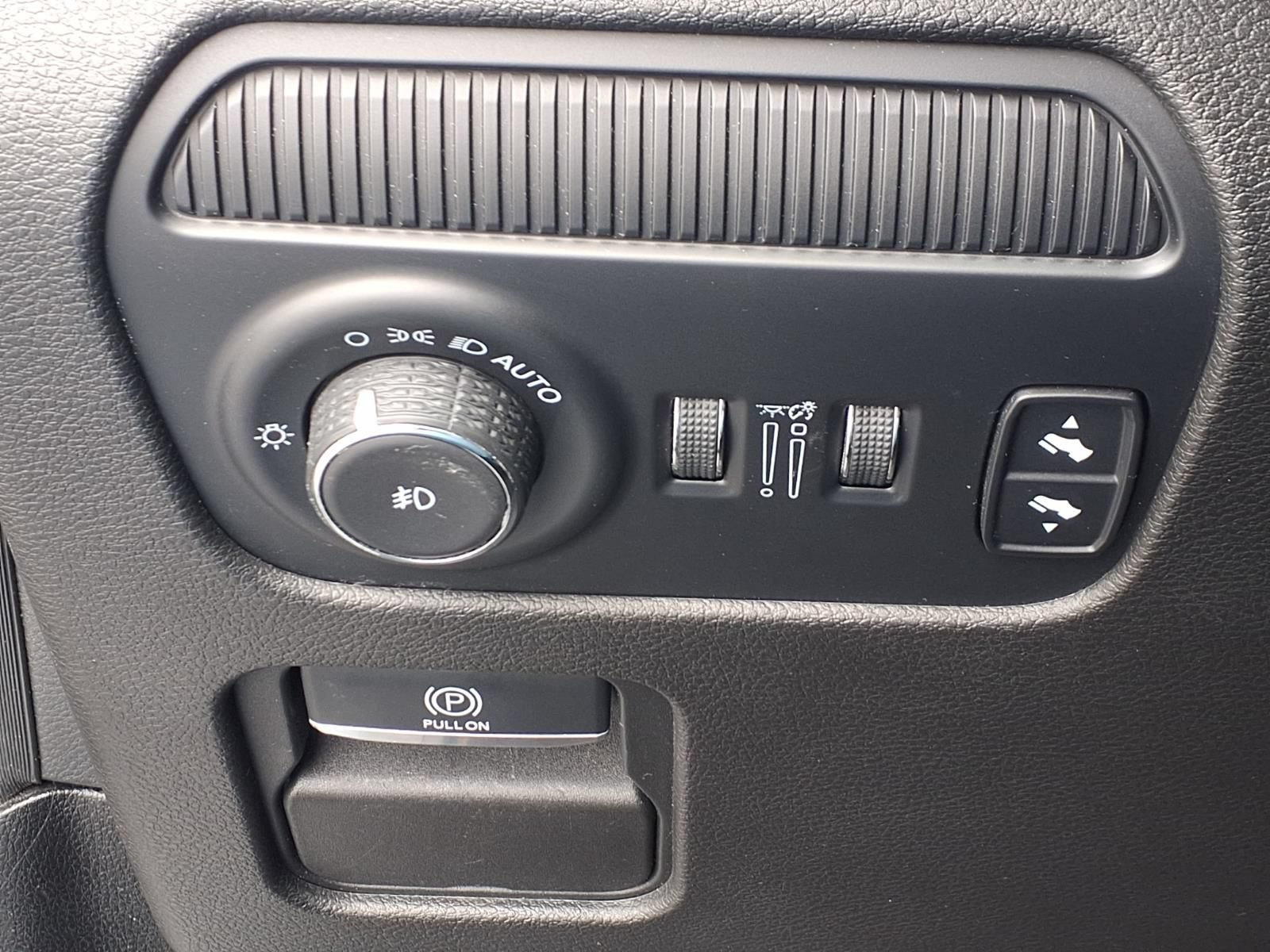 Used 2023 Jeep Wagoneer L Series II AWD/4WD image 18