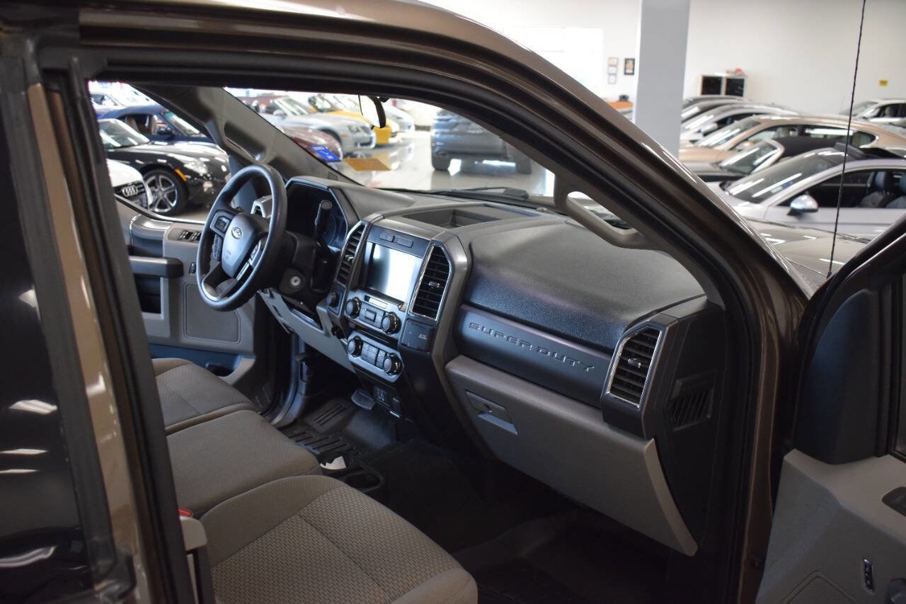 Used 2017 Ford F350 XLT w/ XLT Premium Package image 42