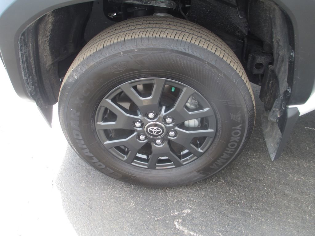 Used 2026 Toyota 4Runner SR5 AWD/4WD image 15