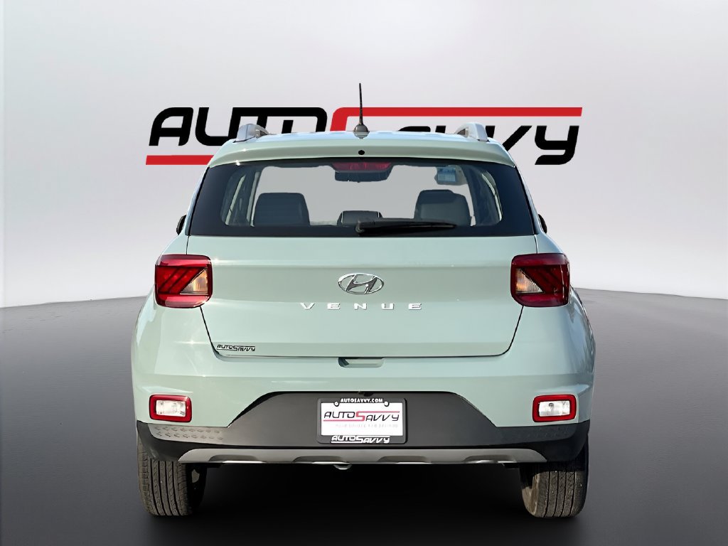 Used 2025 Hyundai Venue Limited FWD image 6