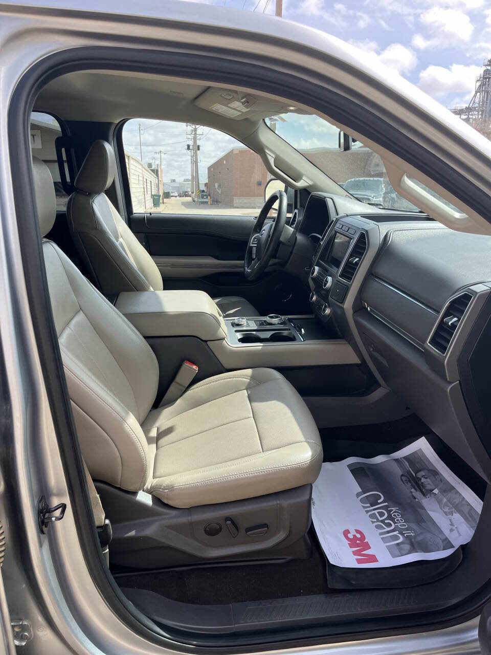 Used 2021 Ford Expedition Max XLT image 12