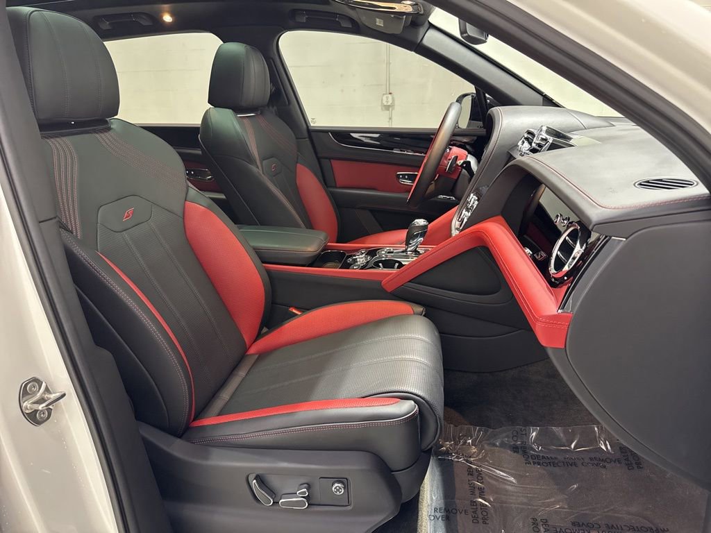 Used 2023 Bentley Bentayga AWD/4WD image 46