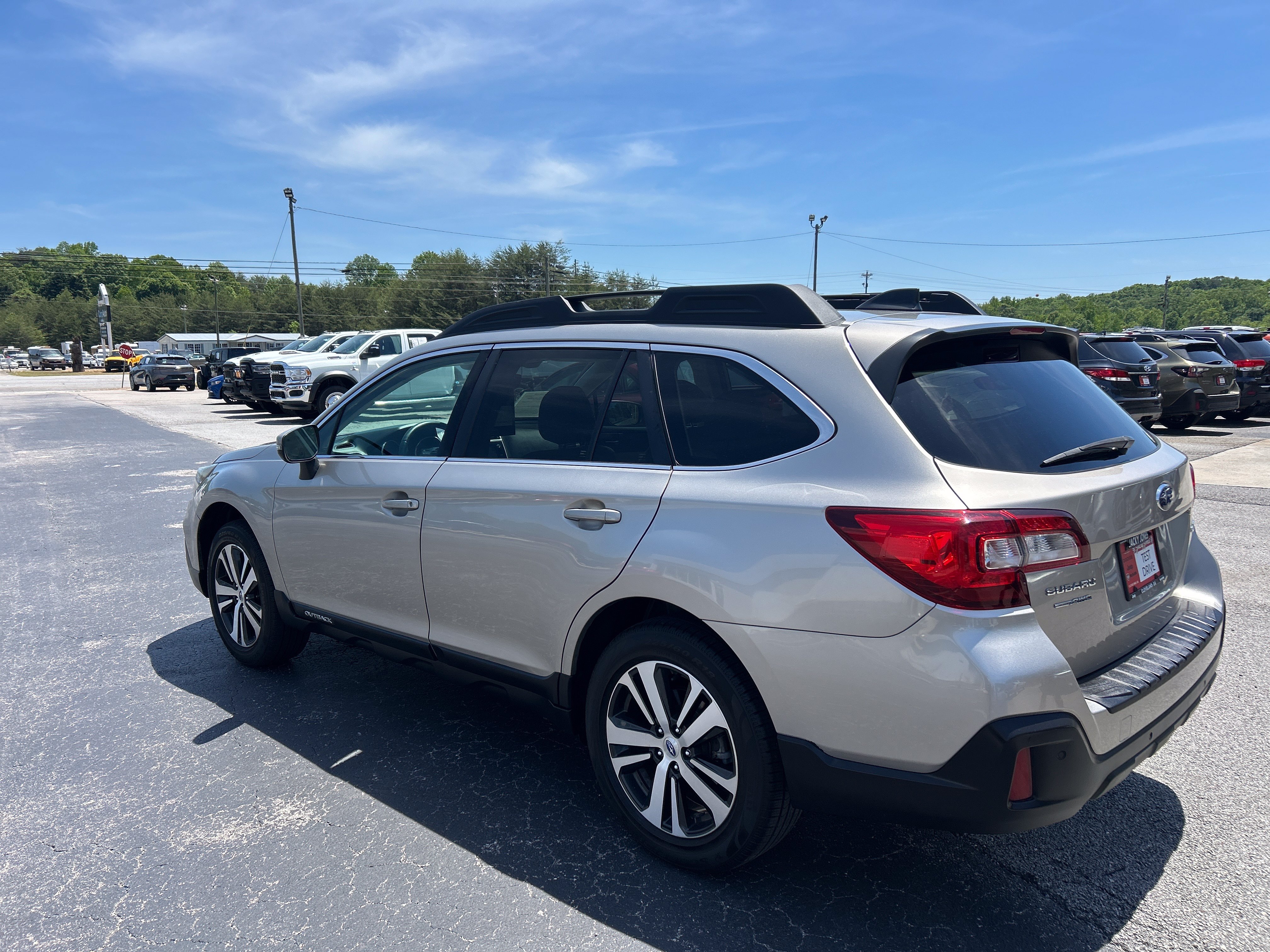 Used 2019 Subaru Outback 2.5i Limited AWD/4WD image 4