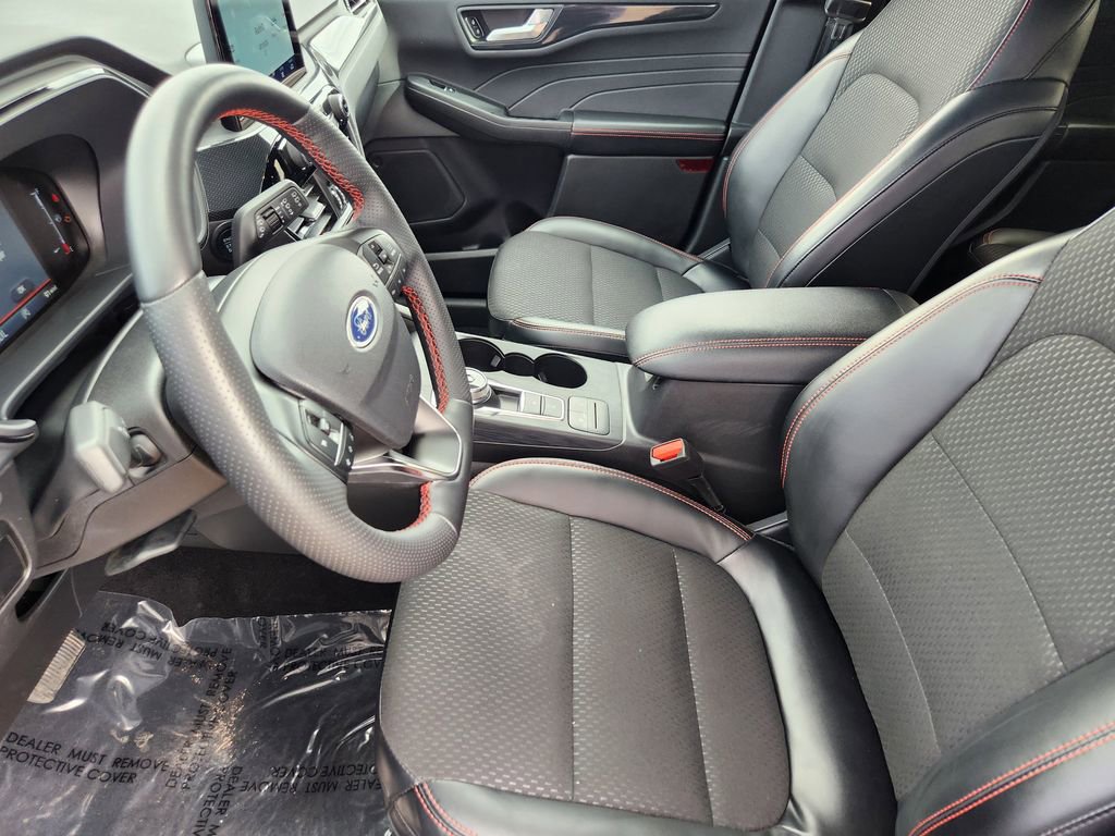 Used 2025 Ford Escape ST-Line Select AWD/4WD image 4