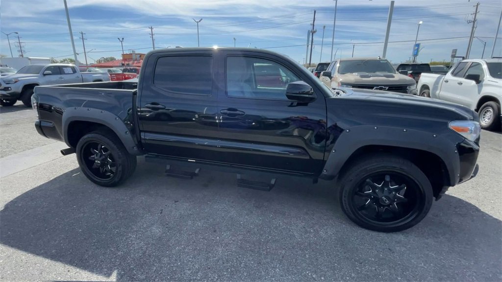 Used 2022 Toyota Tacoma SR image 3