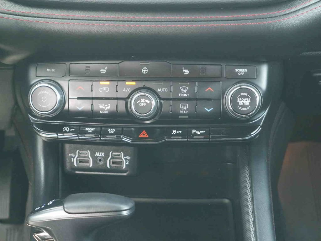 Used 2025 Dodge Durango GT w/ Blacktop Package AWD/4WD image 8
