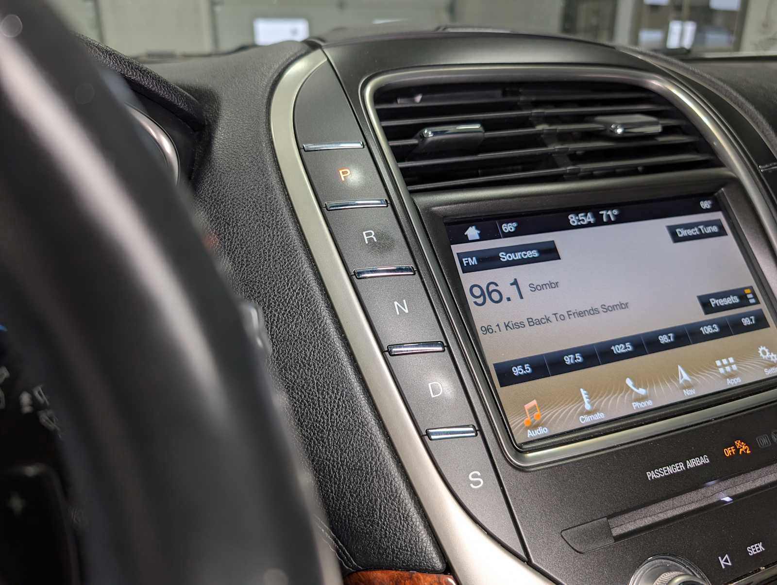 Used 2017 Lincoln MKX Reserve image 32