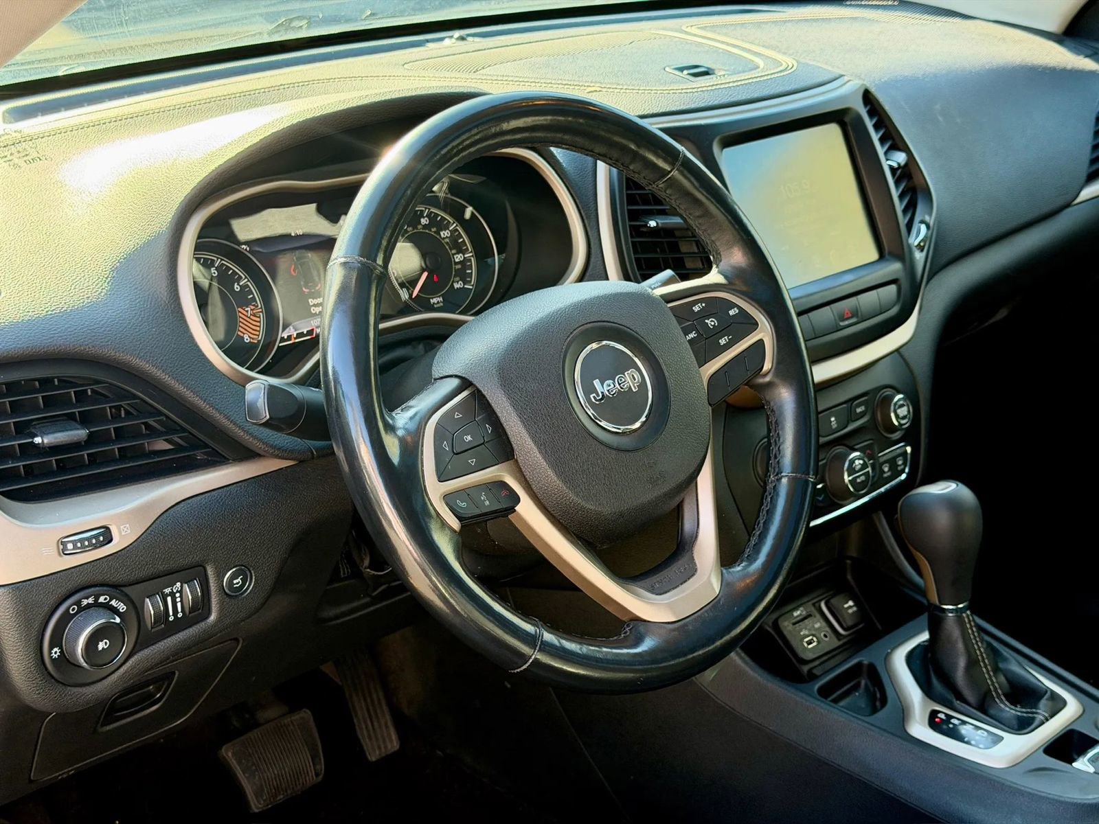 Used 2014 Jeep Cherokee Limited w/ Luxury Group image 13