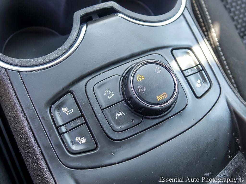 Used 2024 GMC Terrain SLE w/ Driver Convenience Package image 18