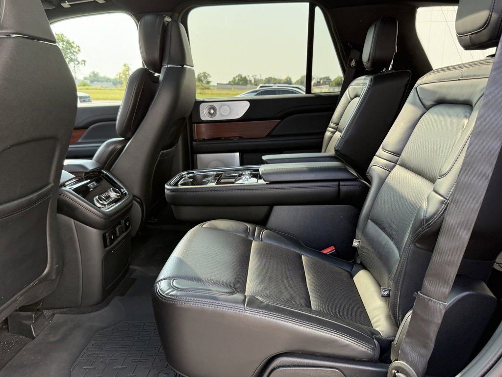 Used 2020 Lincoln Navigator Reserve w/ Luxury Package image 14