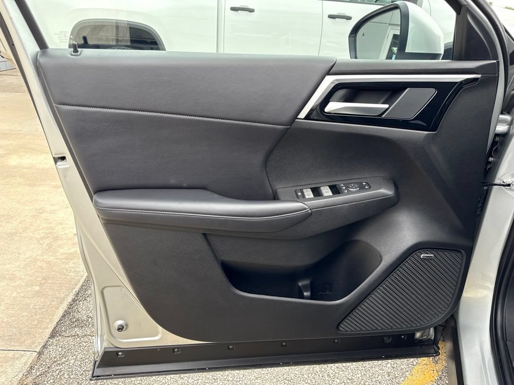 Used 2025 Mitsubishi Outlander SE AWD/4WD image 18