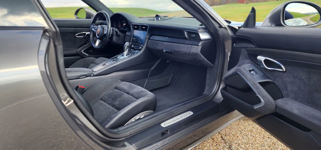 Used 2018 Porsche 911 Carrera 4 GTS image 32