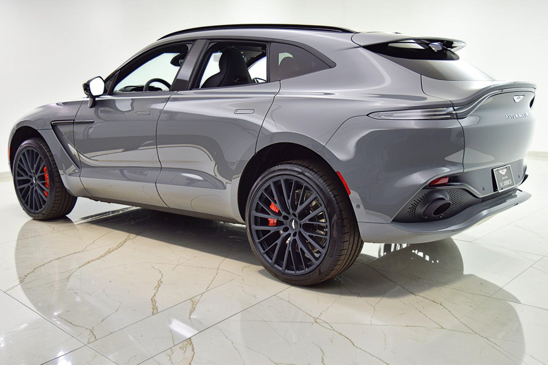 Used 2023 Aston Martin DBX AWD/4WD image 7