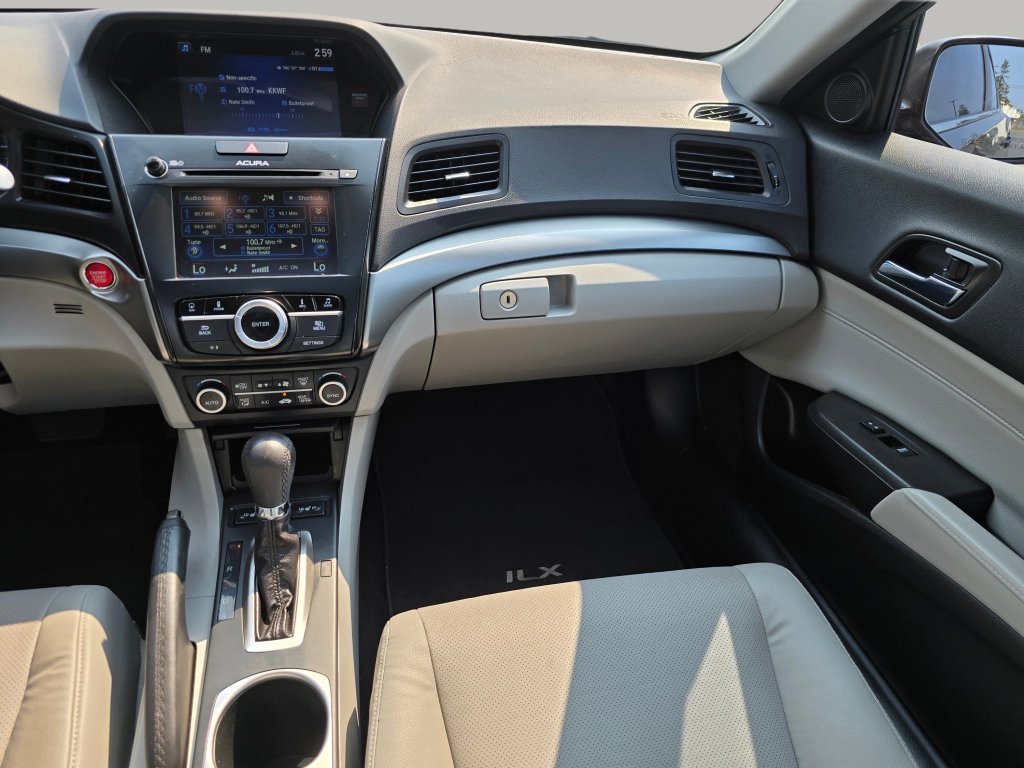 Used 2018 Acura ILX w/ Premium Package FWD image 4
