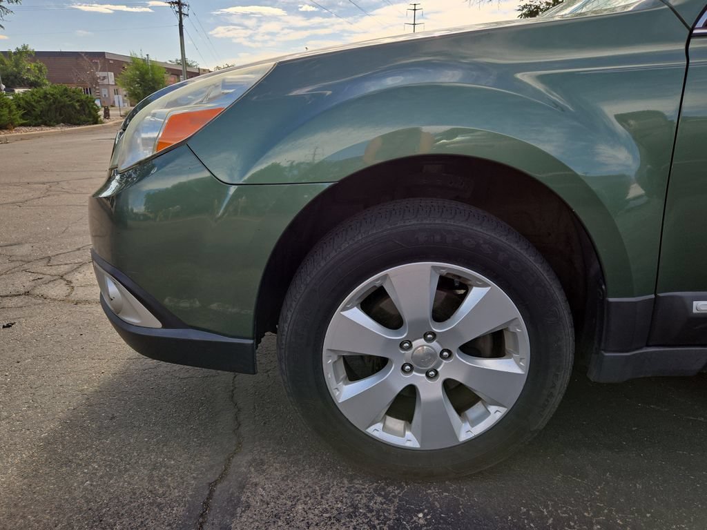 Used 2010 Subaru Outback 2.5i Premium AWD/4WD image 4