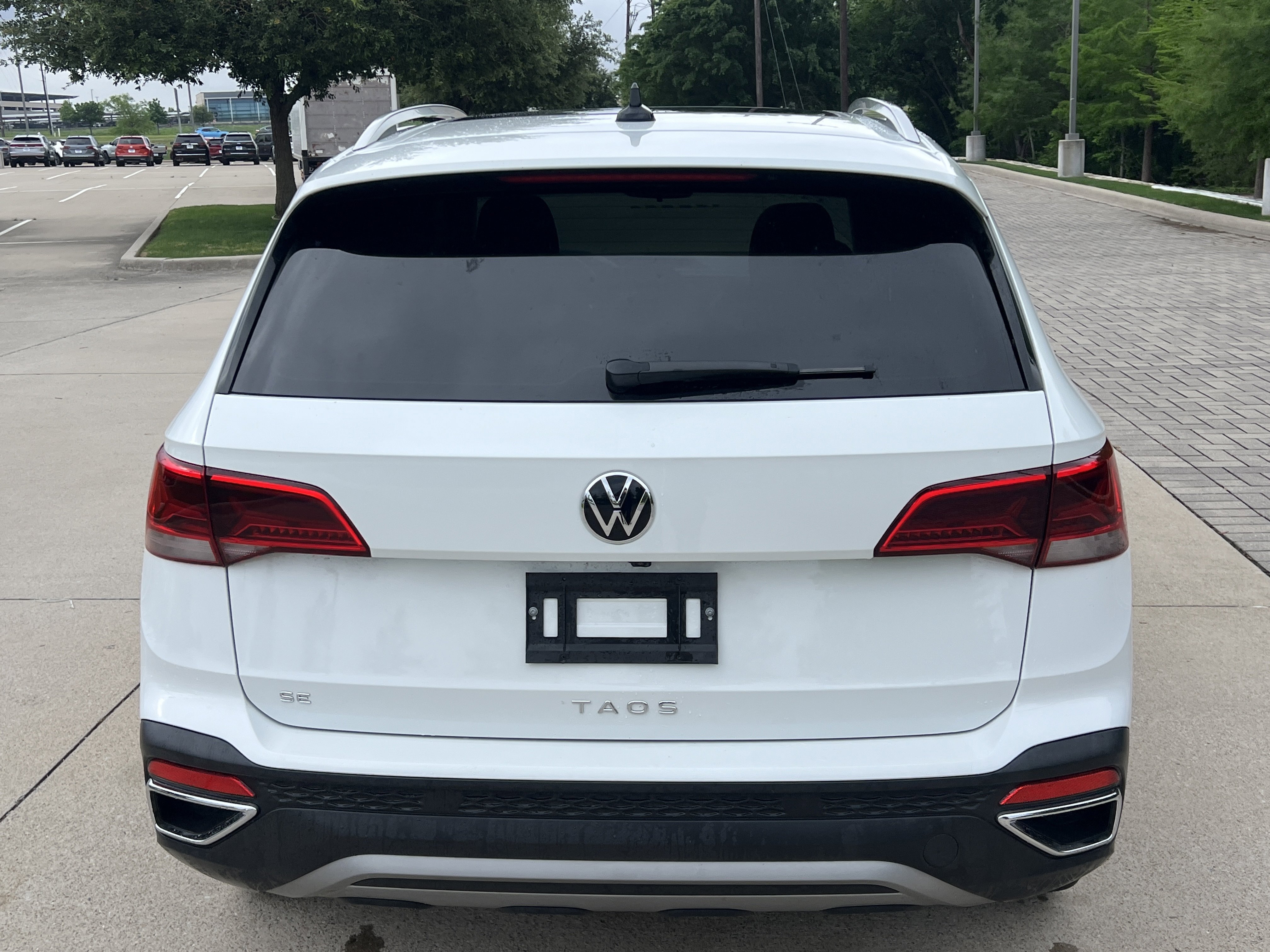 Certified 2023 Volkswagen Taos SE w/ Panoramic Sunroof Package FWD image 9