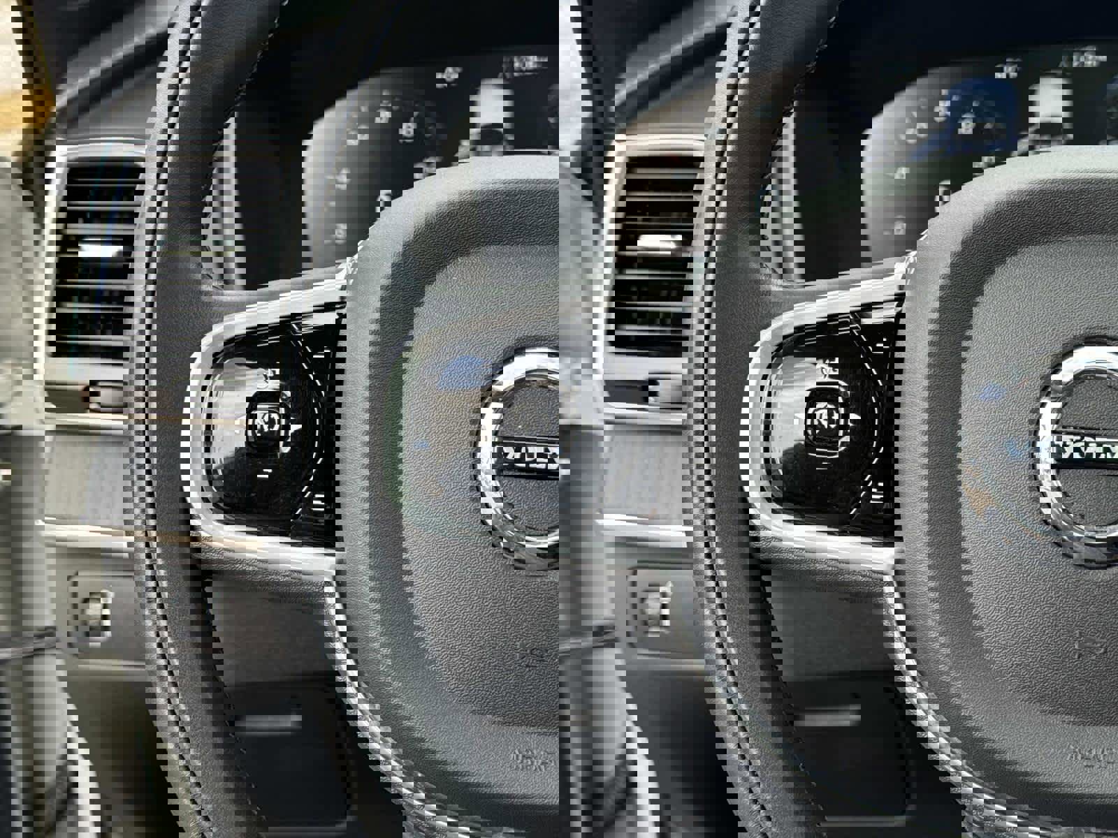 Used 2022 Volvo XC90 T6 Inscription w/ Lounge Package image 31