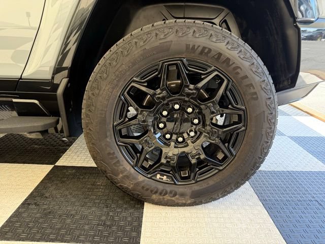 Used 2024 GMC Hummer EV 2X w/ LPO, Illumination Package AWD/4WD image 16