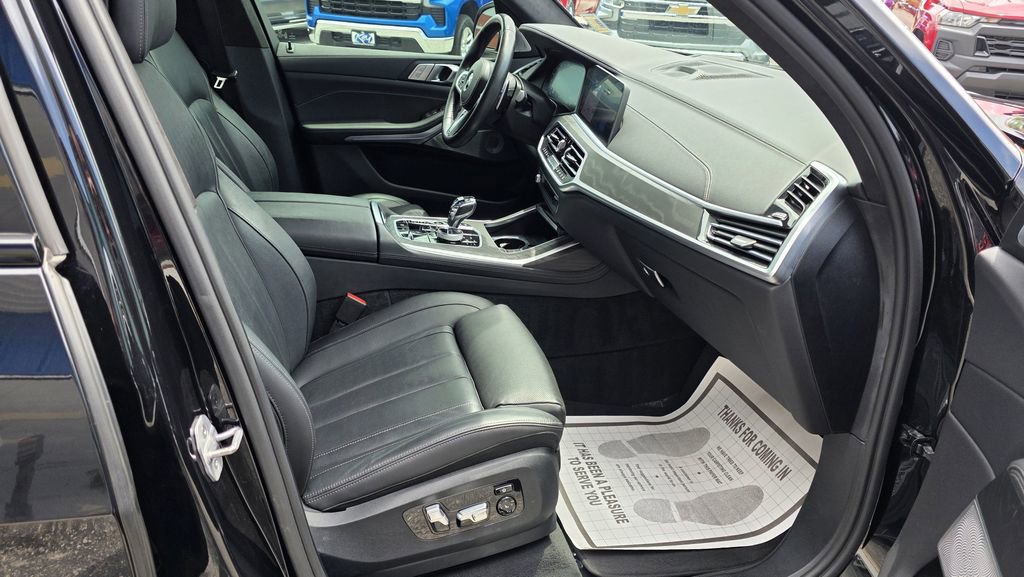 Used 2021 BMW X7 M50i w/ Dynamic Handling Package AWD/4WD image 6