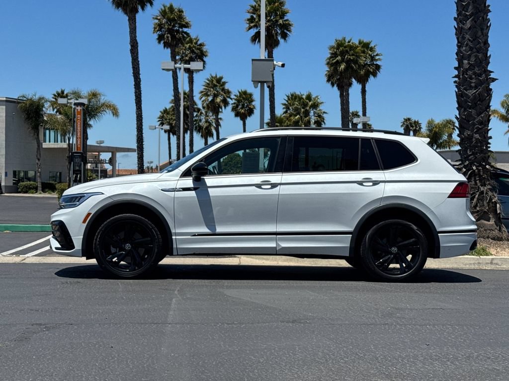 Used 2024 Volkswagen Tiguan SE R-Line AWD/4WD image 7