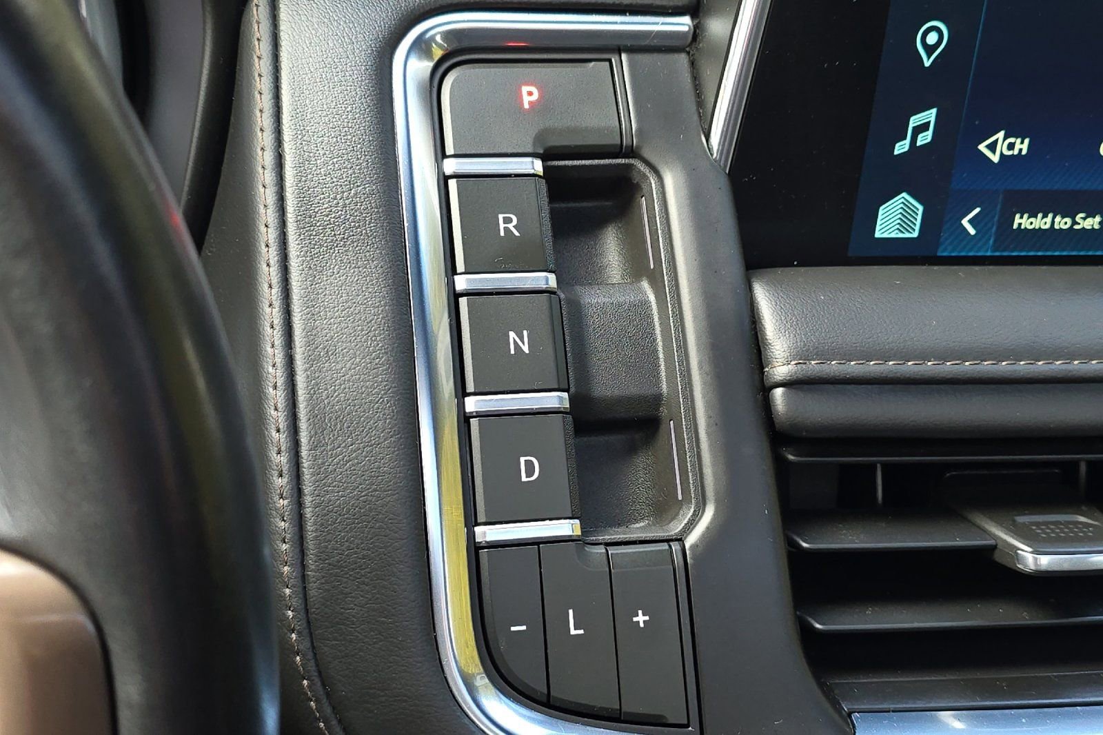 Used 2023 Chevrolet Suburban High Country w/ Advanced Technology Package AWD/4WD image 24