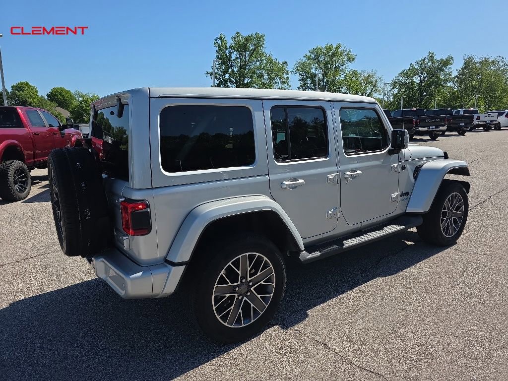 Used 2022 Jeep Wrangler Unlimited Sahara AWD/4WD image 26