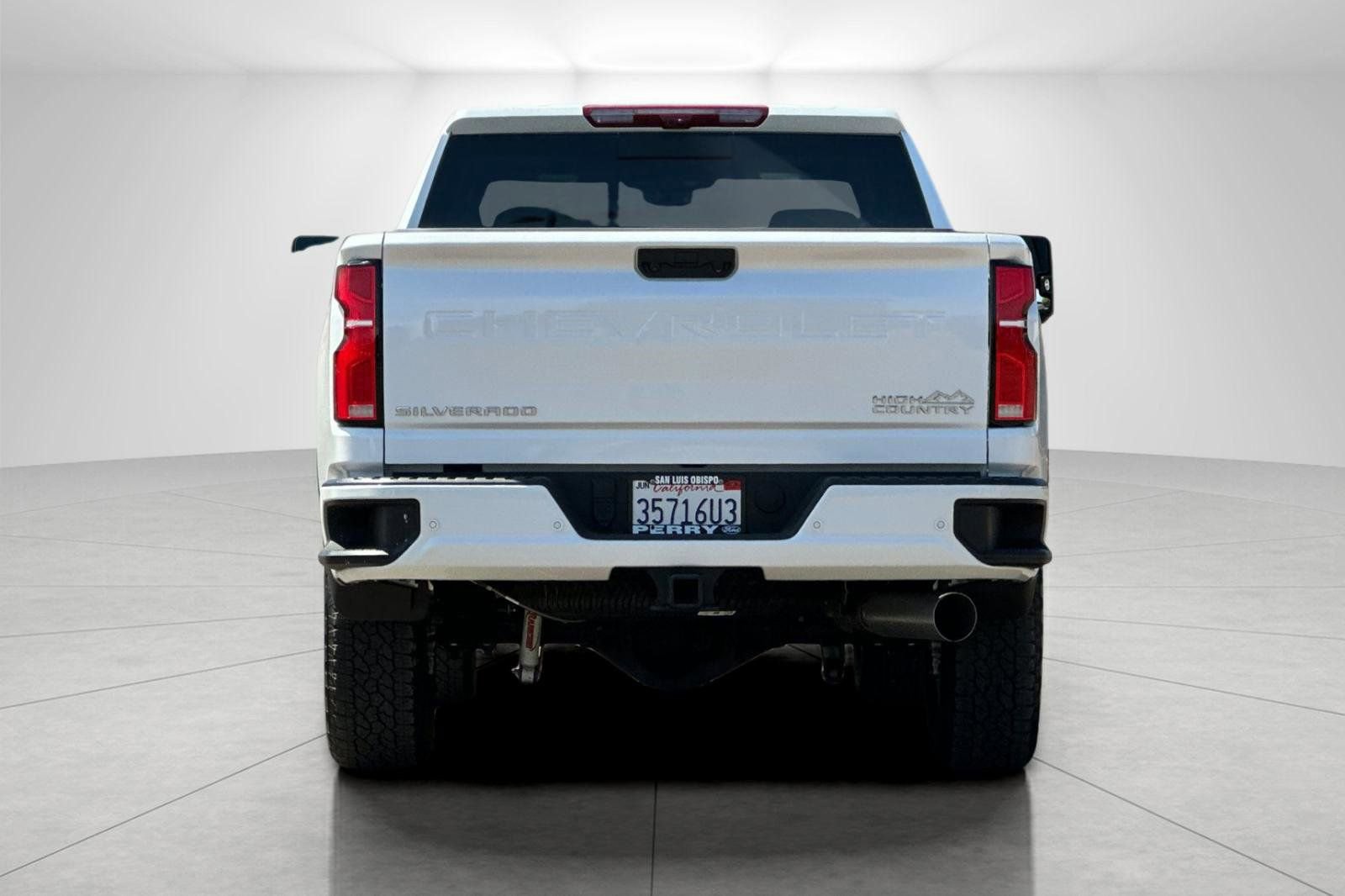 Used 2024 Chevrolet Silverado 2500 High Country w/ Technology Package AWD/4WD image 4