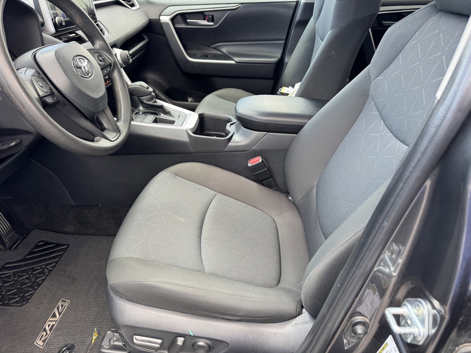 Used 2024 Toyota RAV4 XLE FWD image 14