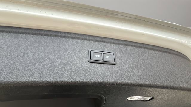 Used 2024 Audi Q5 2.0T Premium w/ Convenience Package image 38