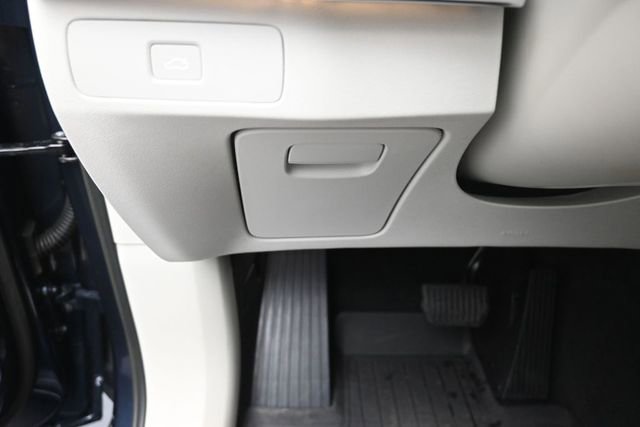 Used 2023 Volvo XC90 B6 Plus w/ Protection Package Premier AWD/4WD image 16