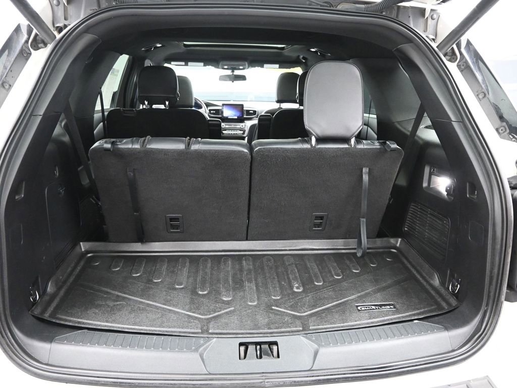 Used 2020 Ford Explorer XLT w/ Equipment Group 202A image 11