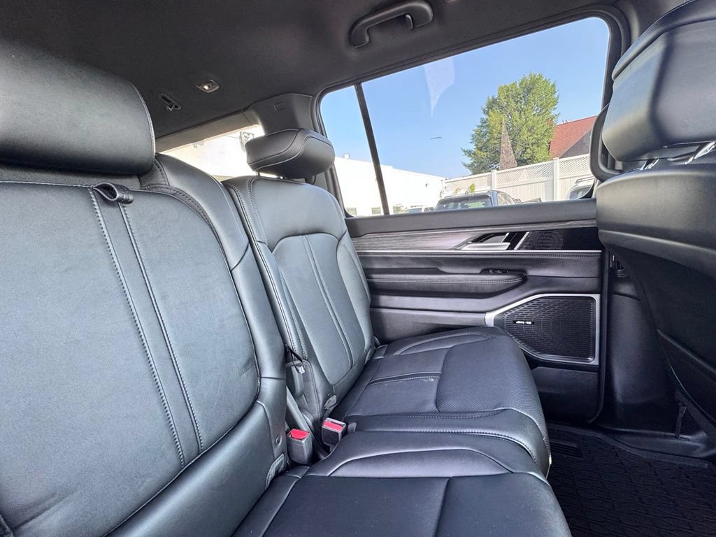 Used 2024 Jeep Wagoneer L Series II w/ Flexible Seating Group RWD image 22