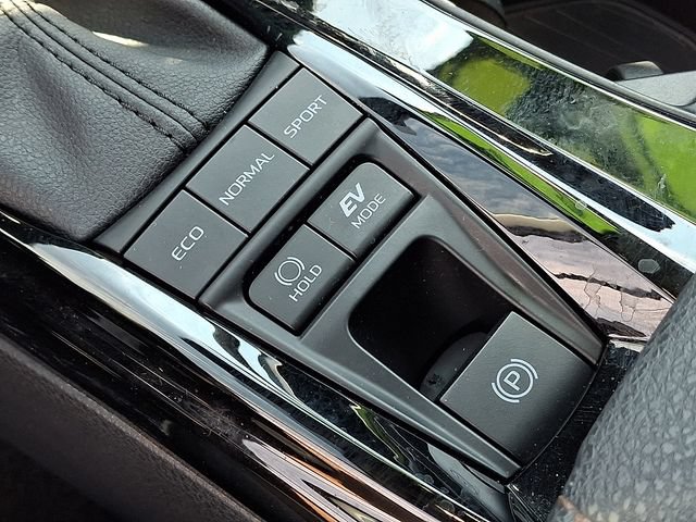 Used 2025 Toyota Camry XLE w/ Premium Plus Package AWD/4WD image 25