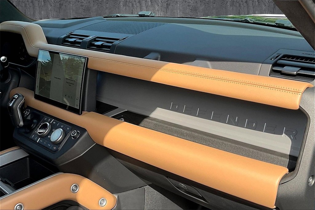 Used 2025 Land Rover Defender 110 V8 image 22