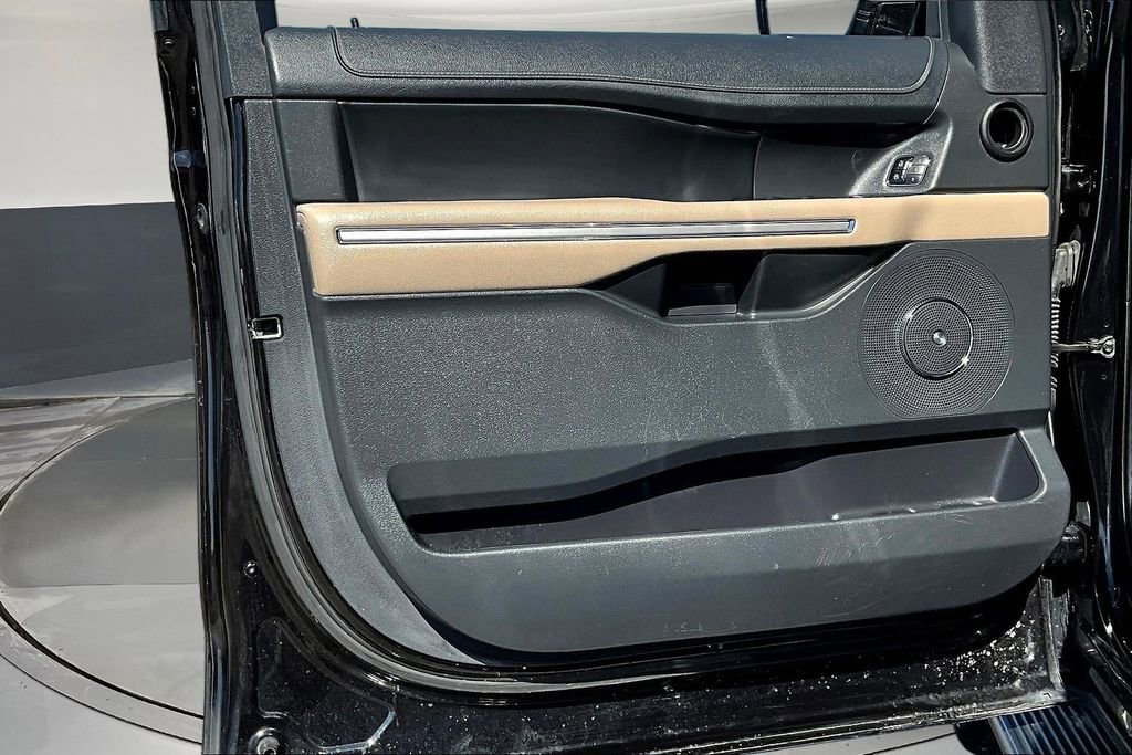 Used 2024 Ford Expedition Limited image 20