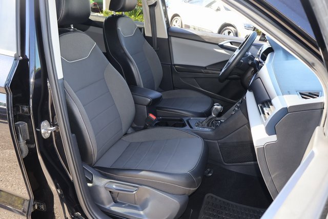 Certified 2023 Volkswagen Taos SE w/ Black Wheel Package image 18