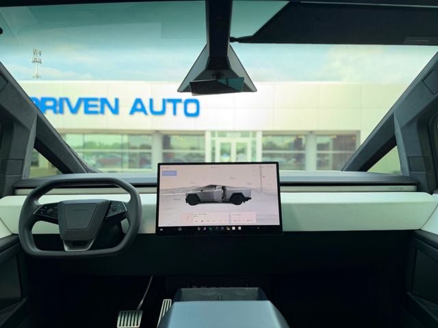 Used 2024 Tesla Cybertruck AWD Crew Cab image 46