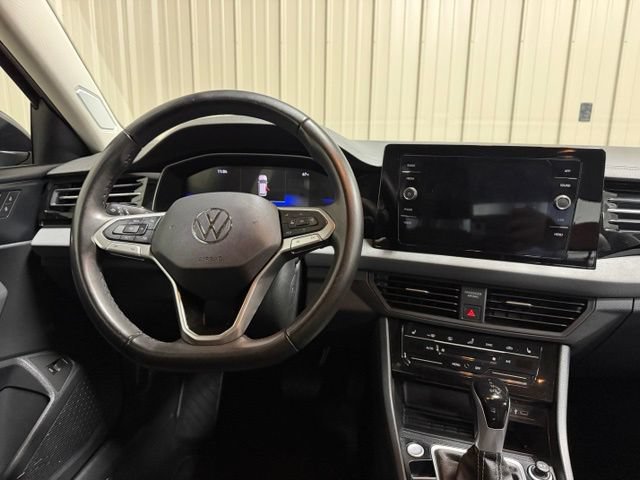 Used 2025 Volkswagen Jetta SE FWD image 28