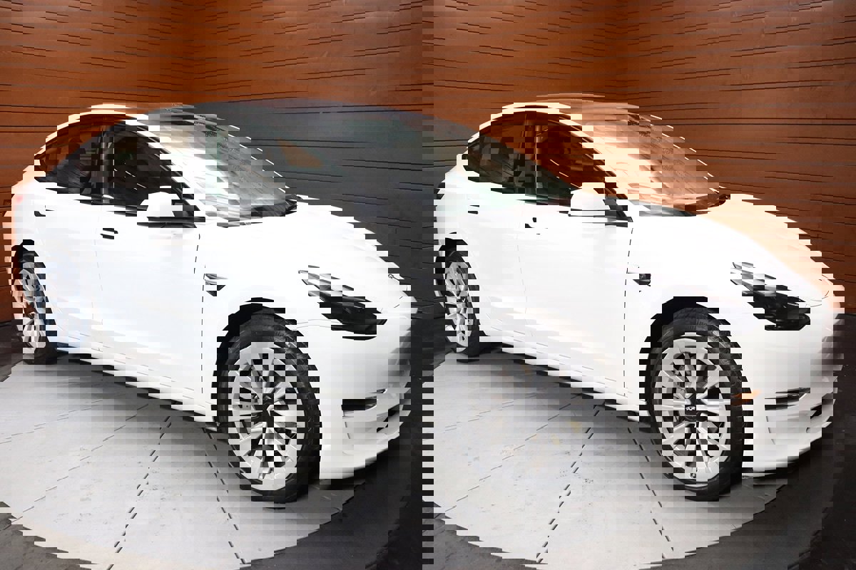 Used 2023 Tesla Model 3 Standard Range image 14