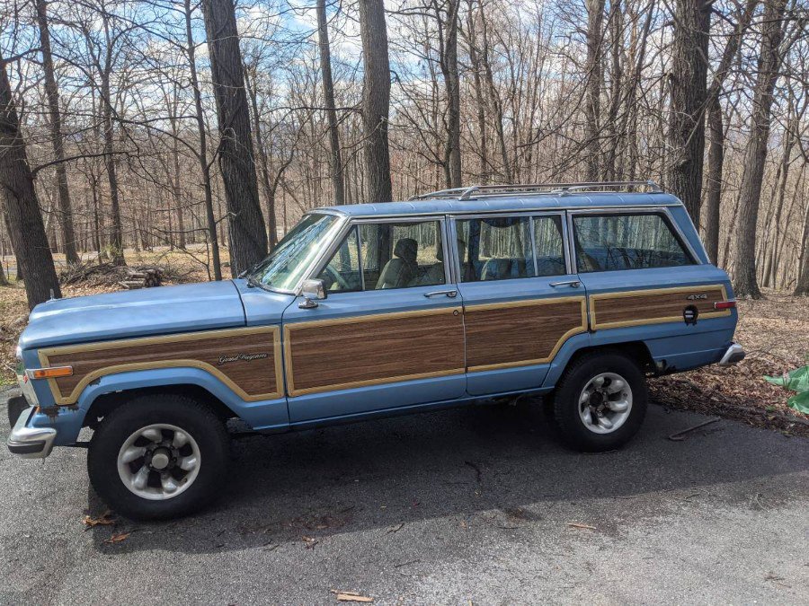 Used 1991 Jeep Grand Wagoneer image 1