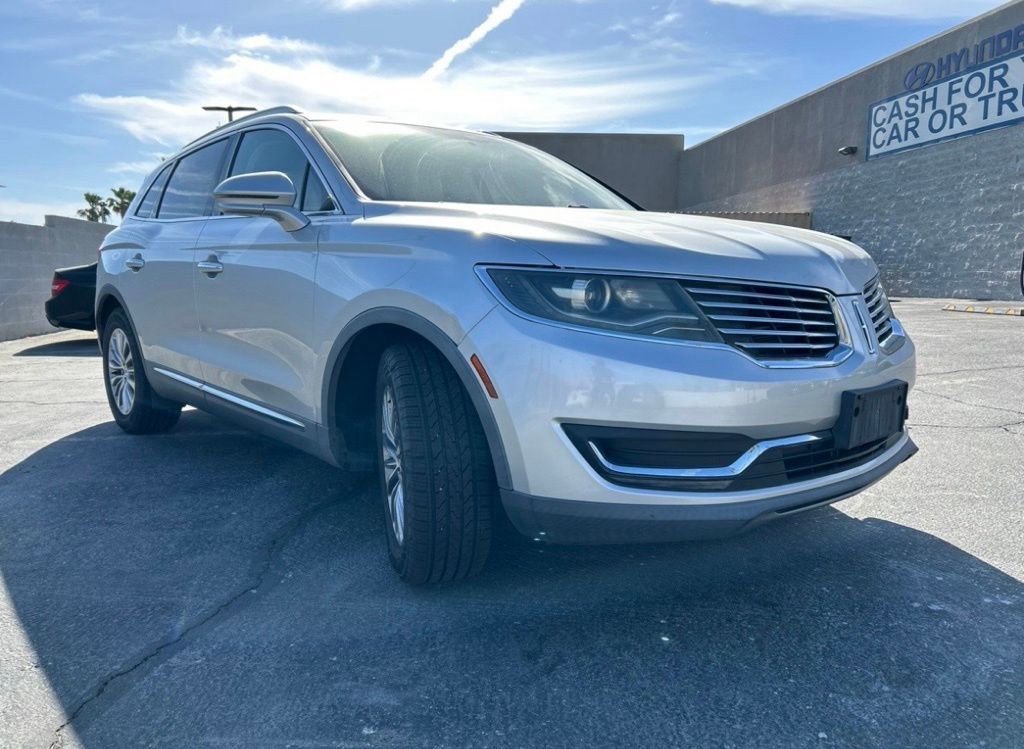 Used 2018 Lincoln MKX Select w/ Select Plus Package FWD image 2
