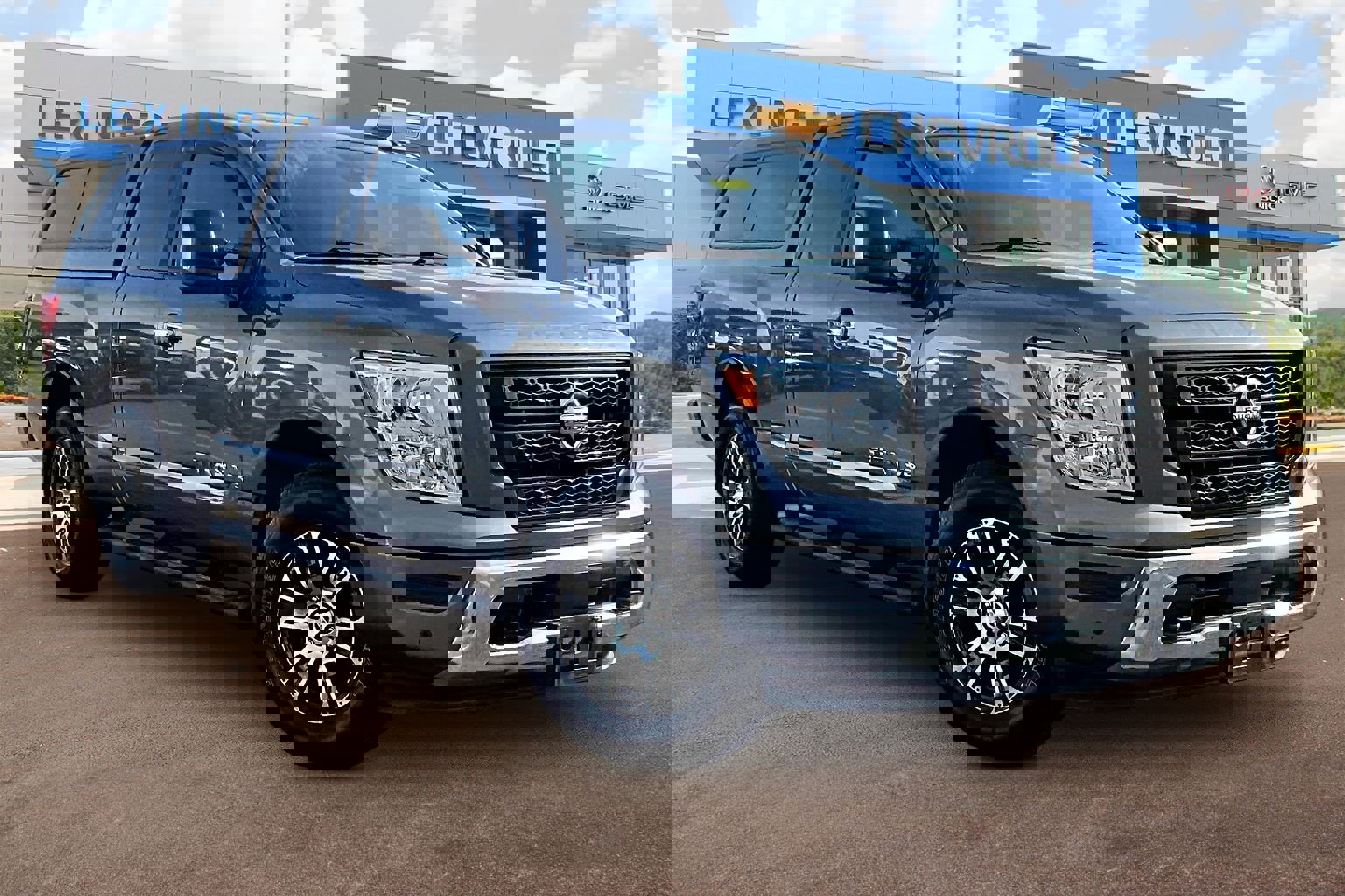 Used 2020 Nissan Titan SV w/ SV Convenience Package image 1