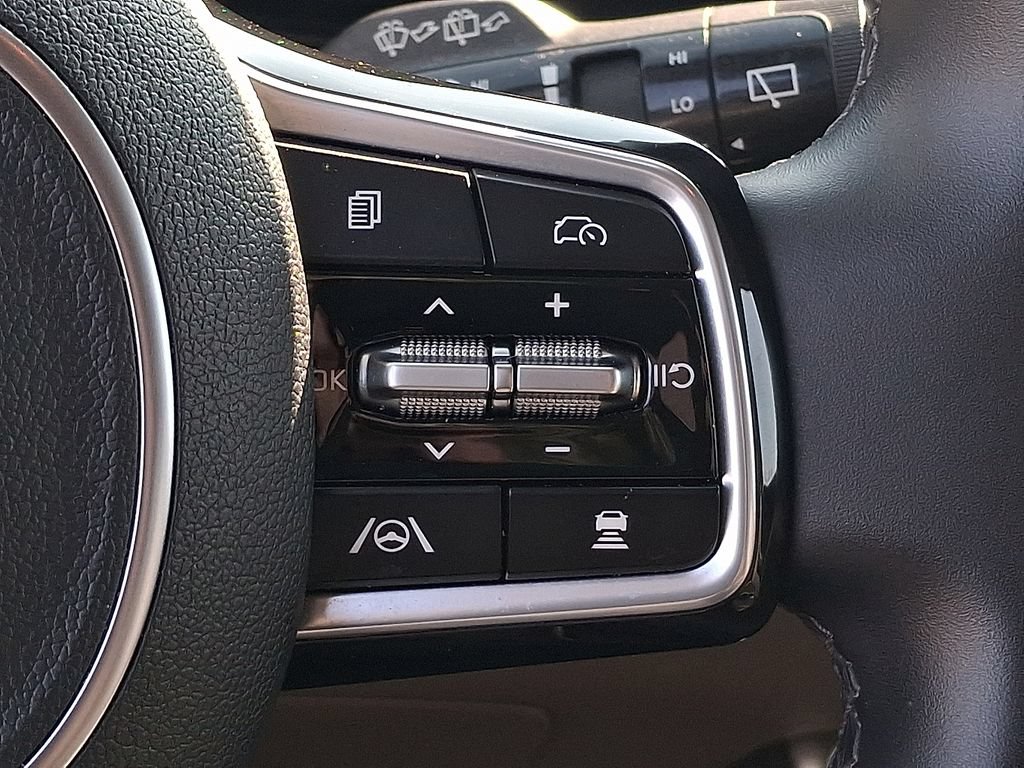 Certified 2025 Kia Carnival FWD image 17