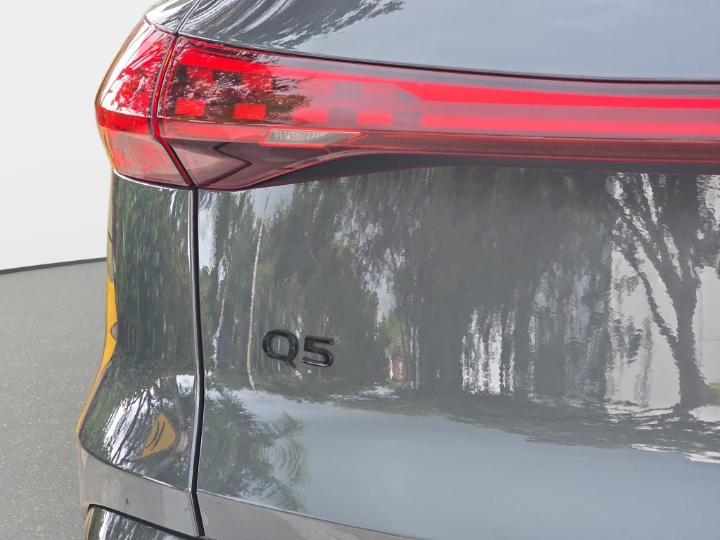 Certified 2025 Audi Q5 Premium w/ Convenience Package AWD/4WD image 23